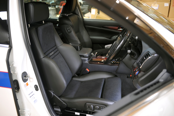 181211_Toyota_Crown_RECARO_orthopad_.jpg