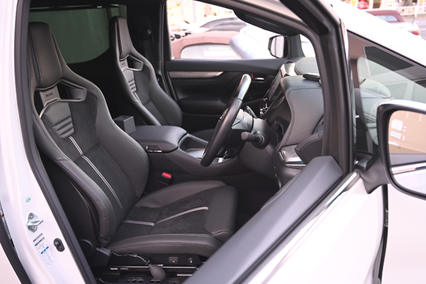 200306_toyota_ver_recaro_crosssportster_cl210h_asmyokohama.jpg