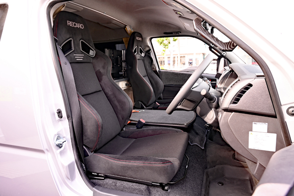210602_hiace_recaro_sr7f_asmyokohama.jpg