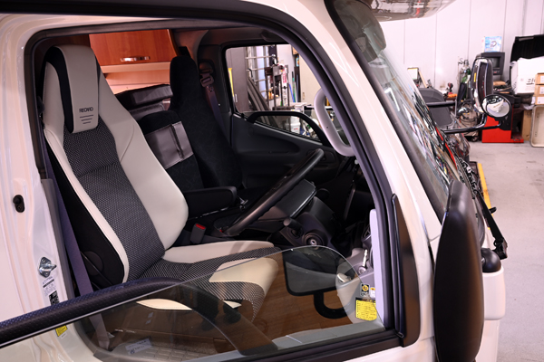 220106_toyota_CAMROAD_asmyokohama_recaro_lxf_1.jpg